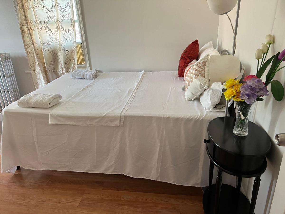 Affordable Room In Queens Нью-Йорк Экстерьер фото