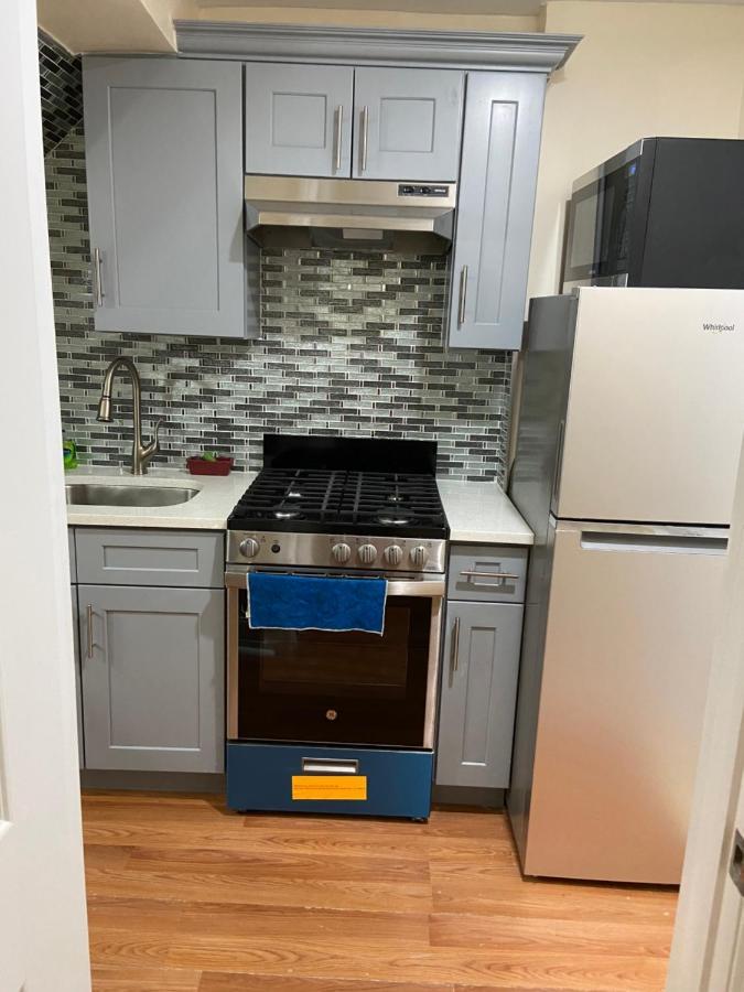 Affordable Room In Queens Нью-Йорк Экстерьер фото