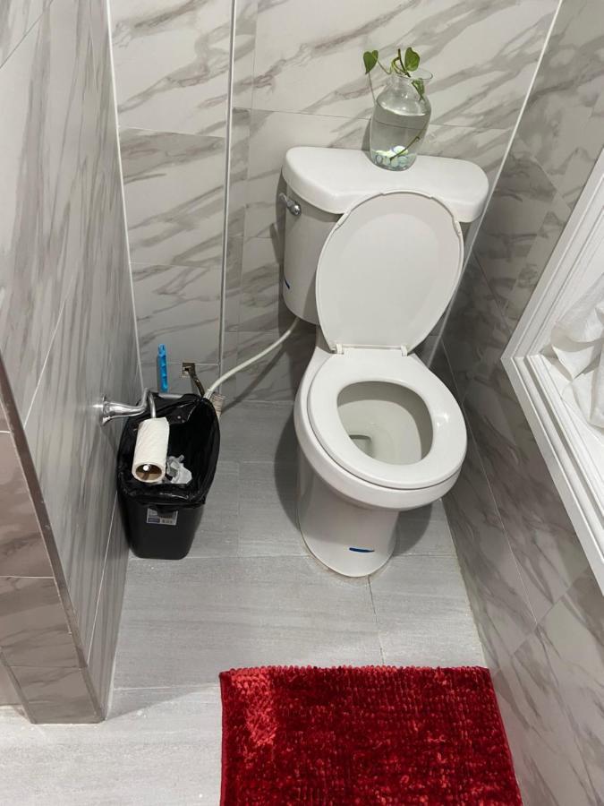 Affordable Room In Queens Нью-Йорк Экстерьер фото