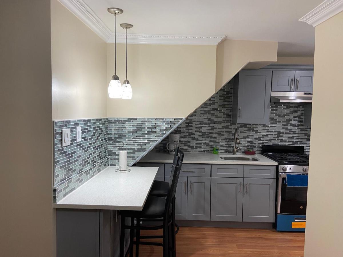 Affordable Room In Queens Нью-Йорк Экстерьер фото
