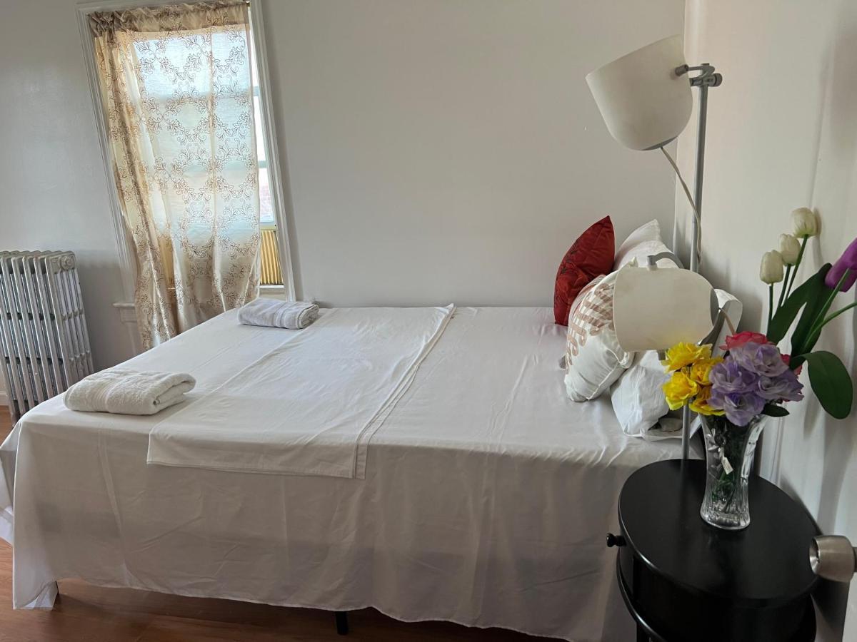 Affordable Room In Queens Нью-Йорк Экстерьер фото
